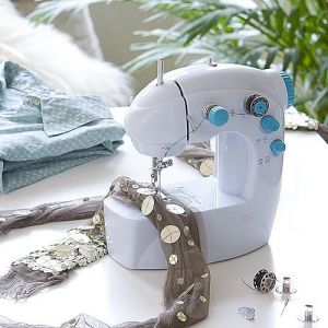 Швейная машинка “Изи Стич” купить в телемагазине на диване, топ-шоп Нового Уренгоя